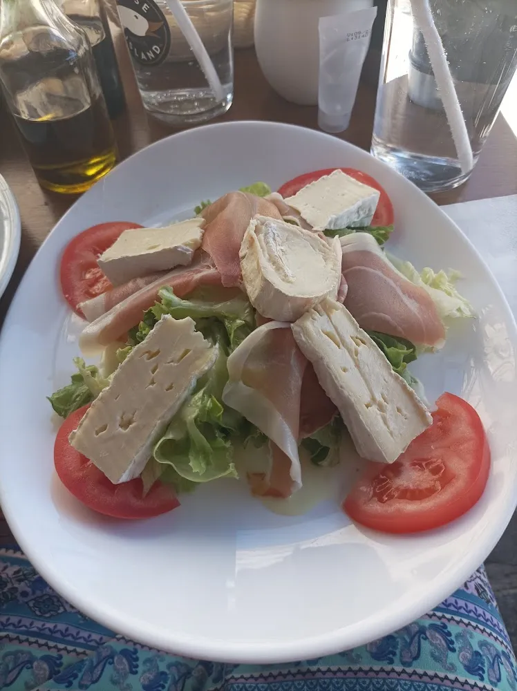 Ensalada de Queso Brie